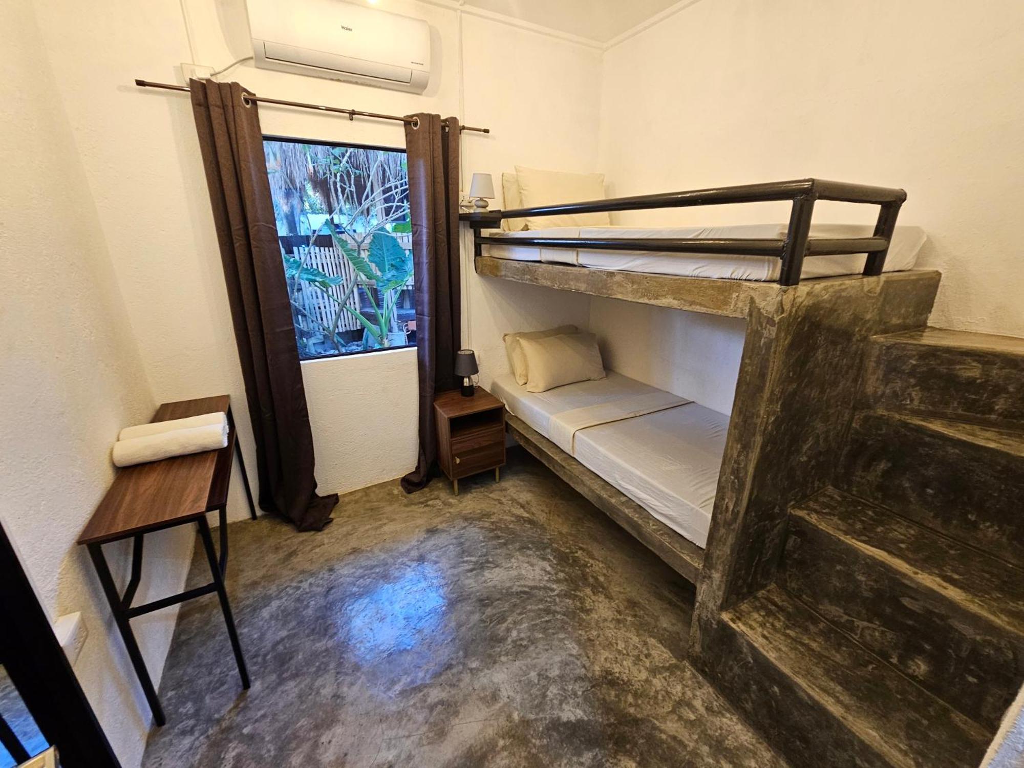 Crazy Bears Hostel Moalboal Extérieur photo